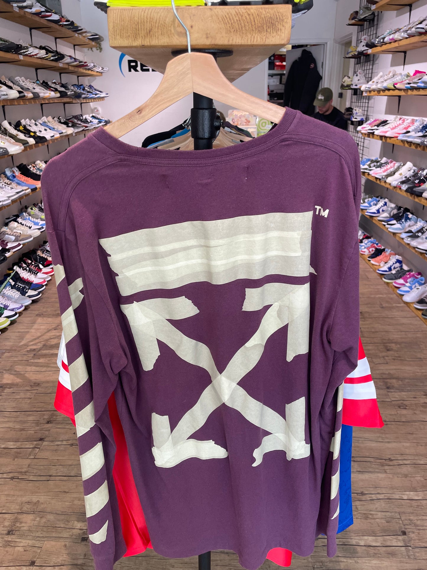 Off-white Tee (L)