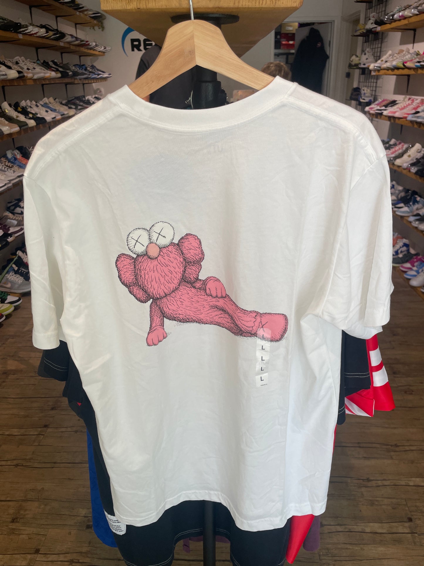 Uniqlo KAWS Tee (L)