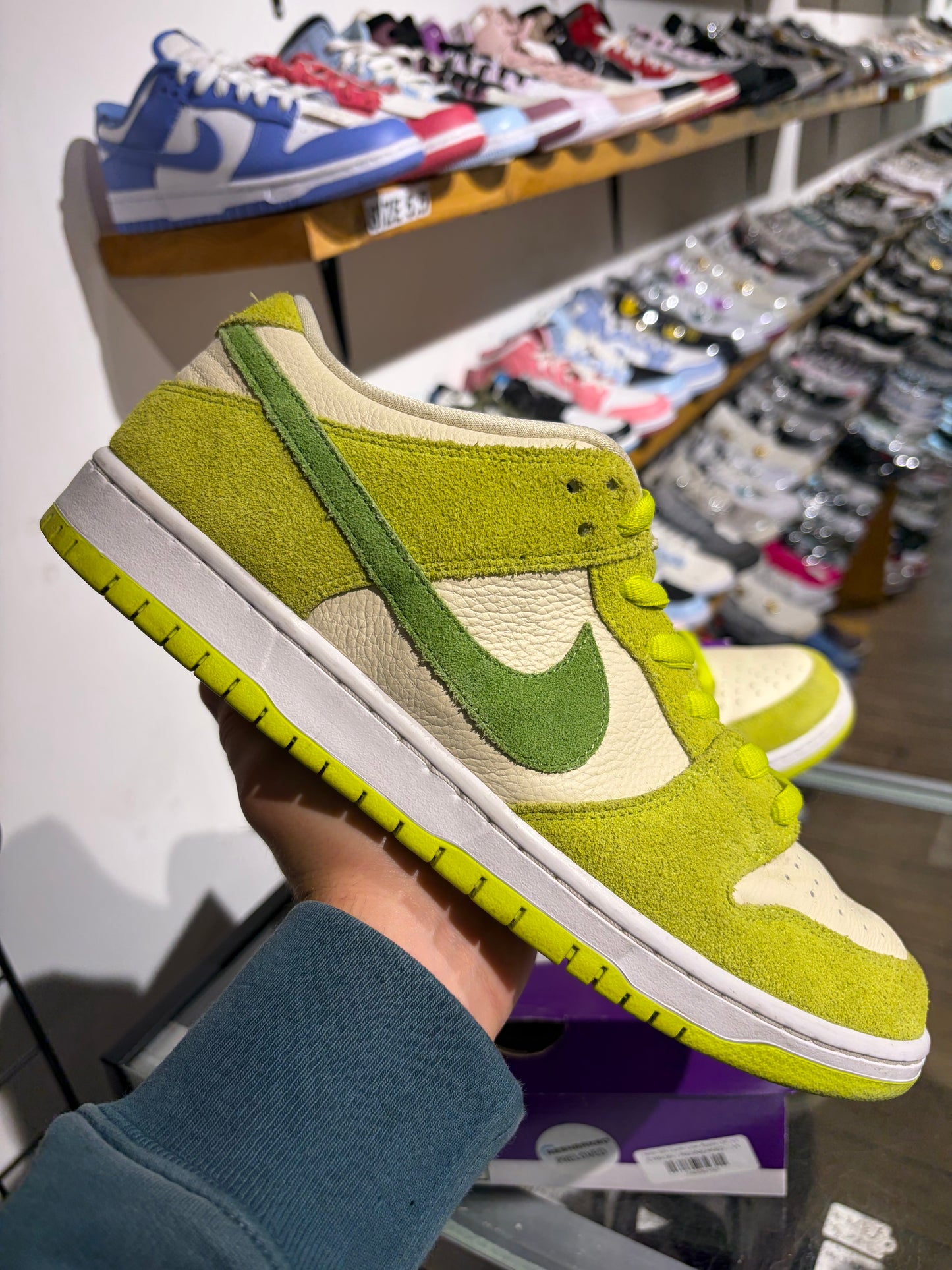 Nike SB Dunk Low Apple UK 11
