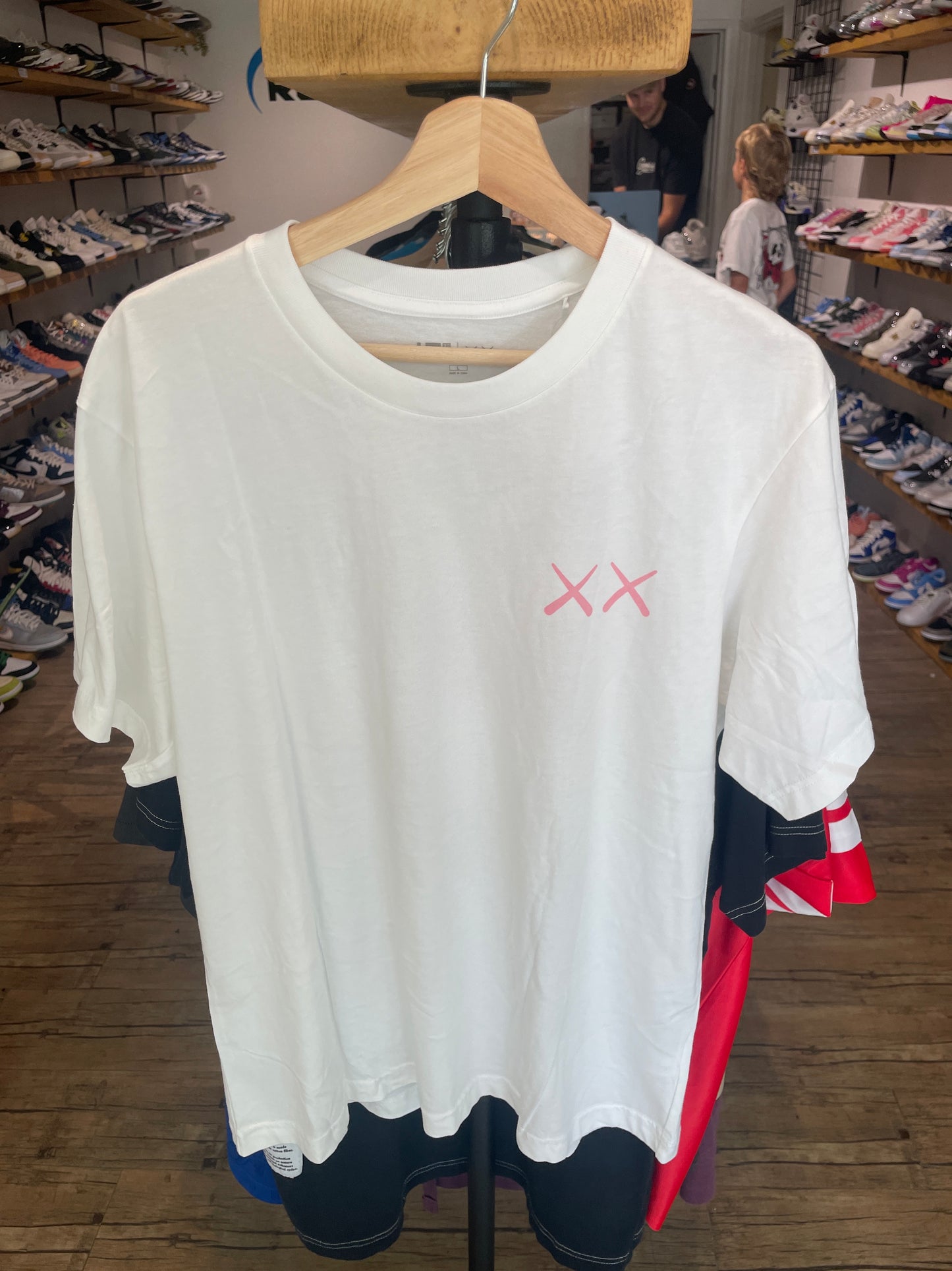 Uniqlo KAWS Tee (L)