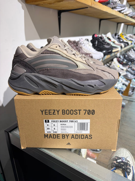 YZY Tephra UK 6