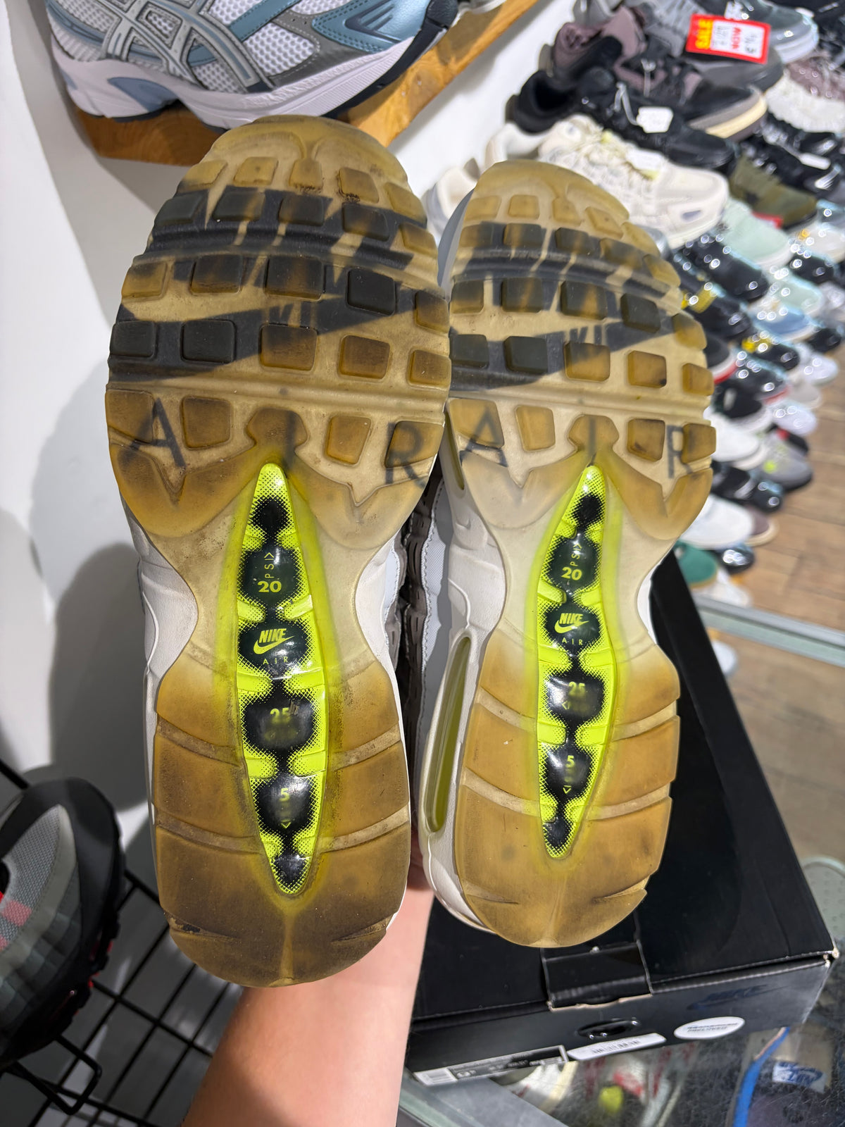 AM95 Kim Jones UK 8.5 #220